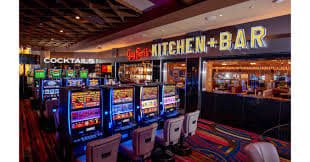 Live dealer gaming table with multiple camera feeds